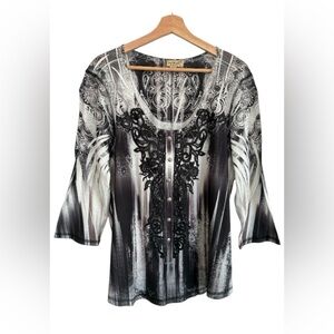 One World Top 2x Black White Boho Embroidered Faux Buttons Boho Artsy